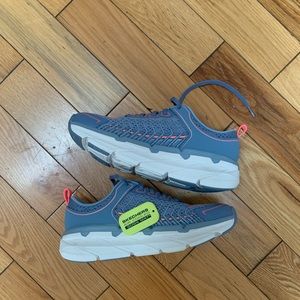 Sketchers max cushioning women’s sneakers